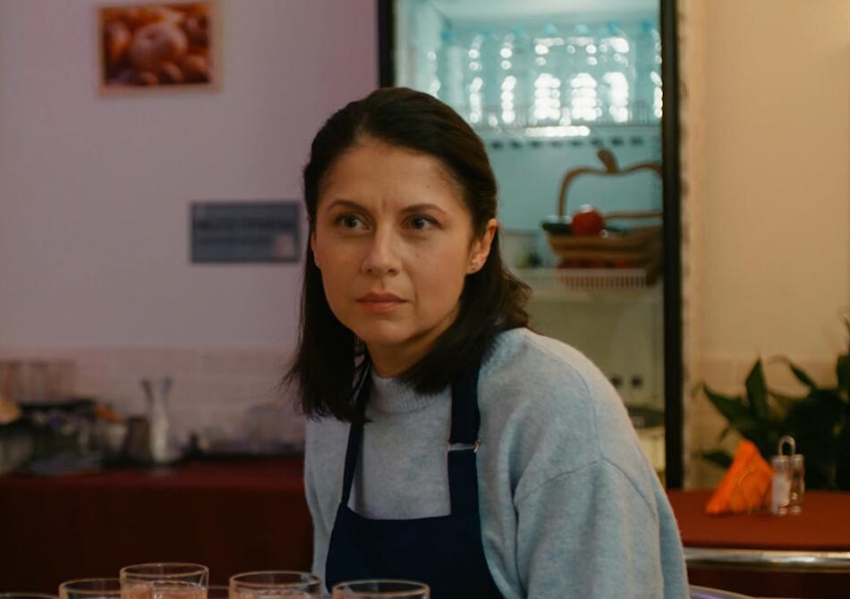 Главная телевизионная новинка апреля 2026: на экраны выходит сериал «Отель на обочине»