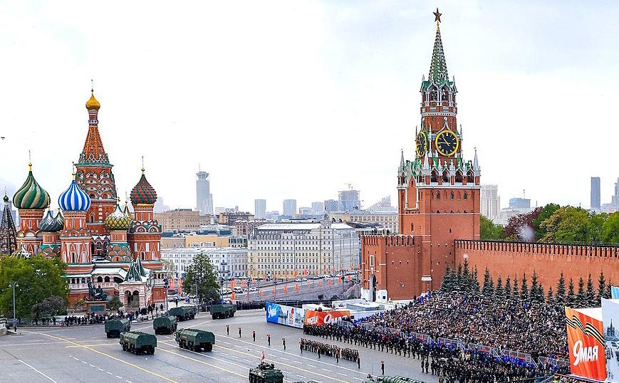 Праздничный парад и концерт на Первом канале 9 мая
